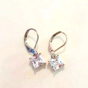 Beautiful cz earings with clasp!Perfect for VALENTINE'S DAY!🥰🌺🥰